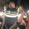 Politieagent feest mee met Turkse fans in Eindhoven 