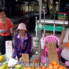 Meisje verkoopt veel sinaasappels 