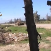 Mogelijke rebel blaast mogelijke tank van mogelijk Assad op