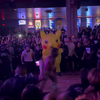 Ondertussen in de moshpit