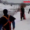 Poolmeneer vast op ijsschots