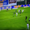 Yeboah fopt hele verdediging
