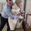 Russische oma stemt ook met verf