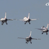 Thunderbirds klappen bijna op elkaar tijdens vliegshow