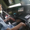 Vijftienjarige knul krijgt lesje treinrijden