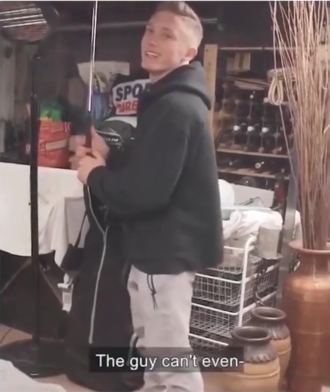 DUMPERT Zit je weer te kutten, zoon?
