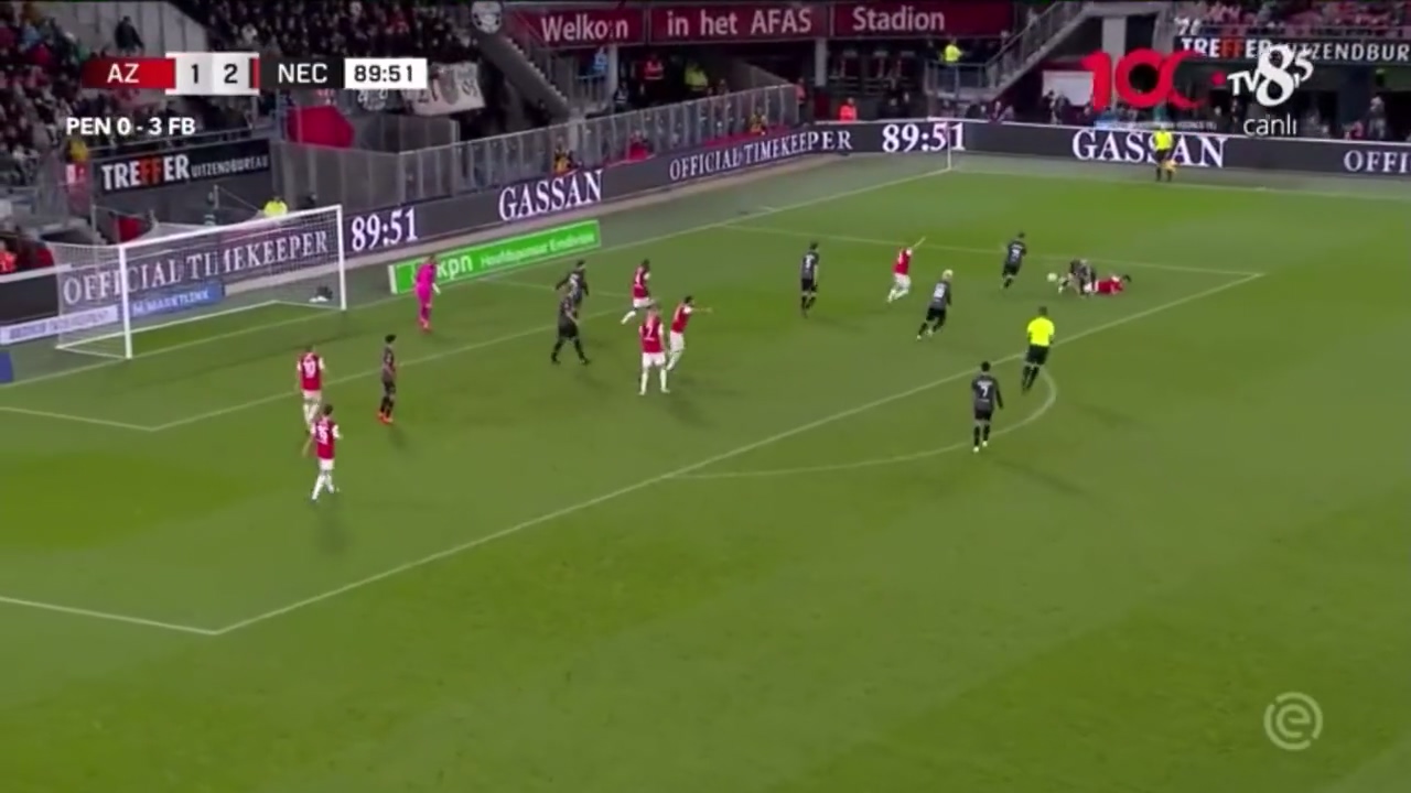 DUMPERT NECspeler Bas Dost zakt in