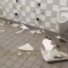 Feyenoorders gebruiken toilet in Merkur Arena