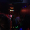Dronken gozer in karaokebar