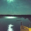 Meteoor boven Brest verlicht de hemel