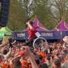 Festival in zijn rolstoel