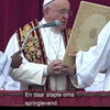 De Paus leest voor uit eigen werk 