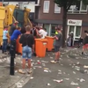 Lunterse jeugd helpt vuilnisman