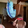 Poseren bij een piñata