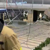 Dak eraf in winkelcentrum Beek