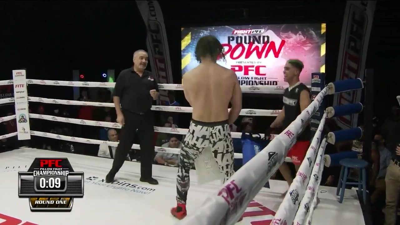 DUMPERT PFC Pillow Fight Championship