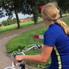 Agressieve schreeuwlelijk langs de weg