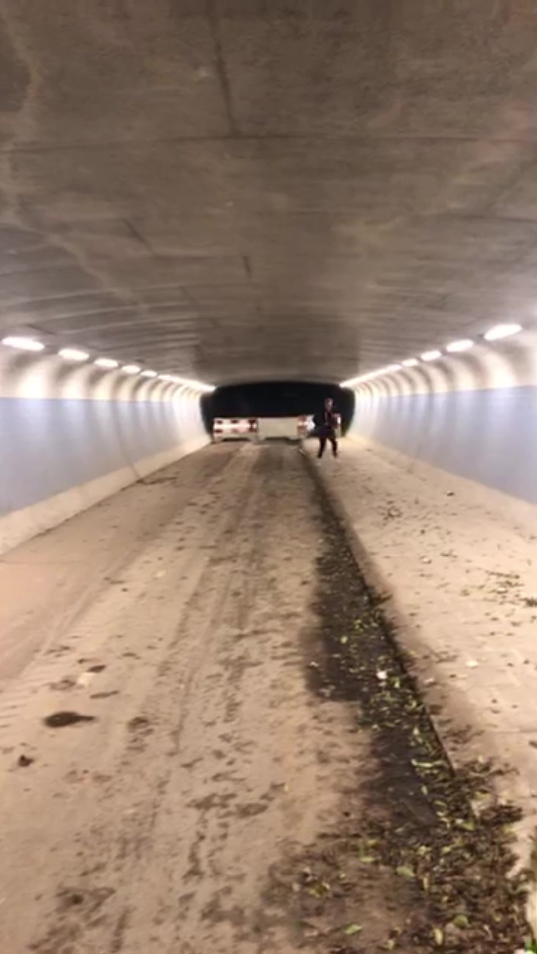 DUMPERT - Vuurwerkje in de tunnel