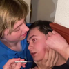 Gaatje schieten met dartpijl 