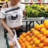 Fruit shoppen met je moppie