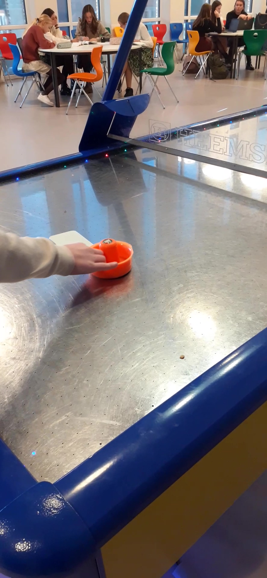 DUMPERT Iphone airhockey