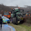 Duitse boeren rammen langs polizeiblokkade