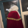 Sinterklaas heeft moeite met de deur 