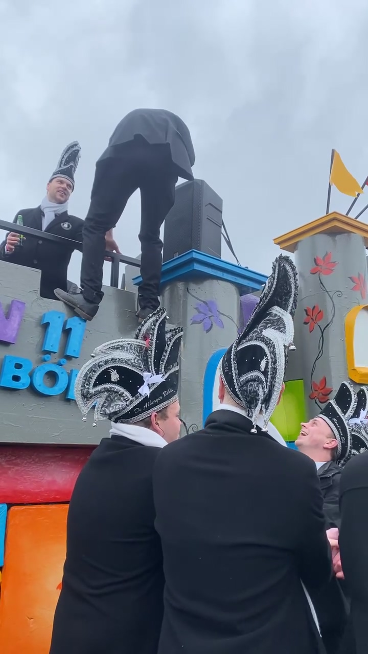 DUMPERT Je kunt niet altijd 6 gooien DUMPERT Je kunt niet altijd 6 gooien