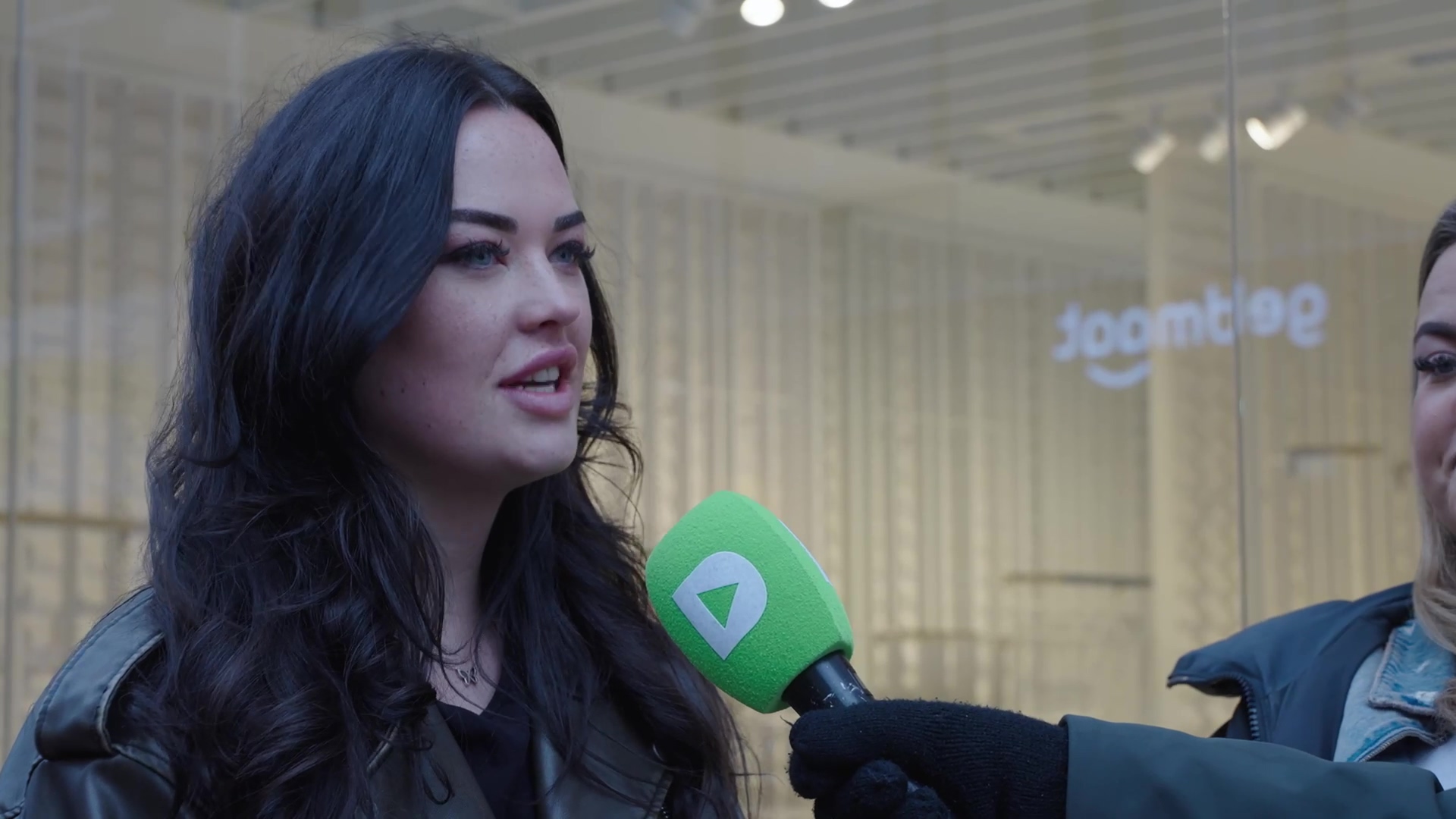 DUMPERT - "Wie zou je liever pijpen?"