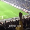 Turkse voetbalsupporters zingen liedje