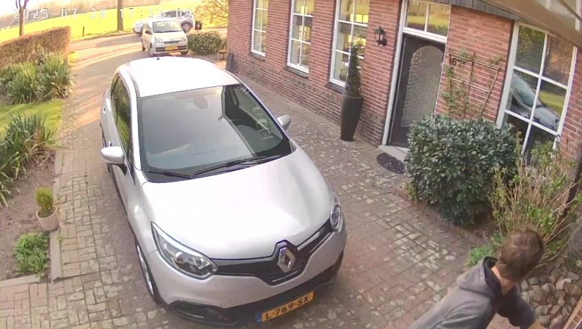 DUMPERT - Met de deur in huis vallen!