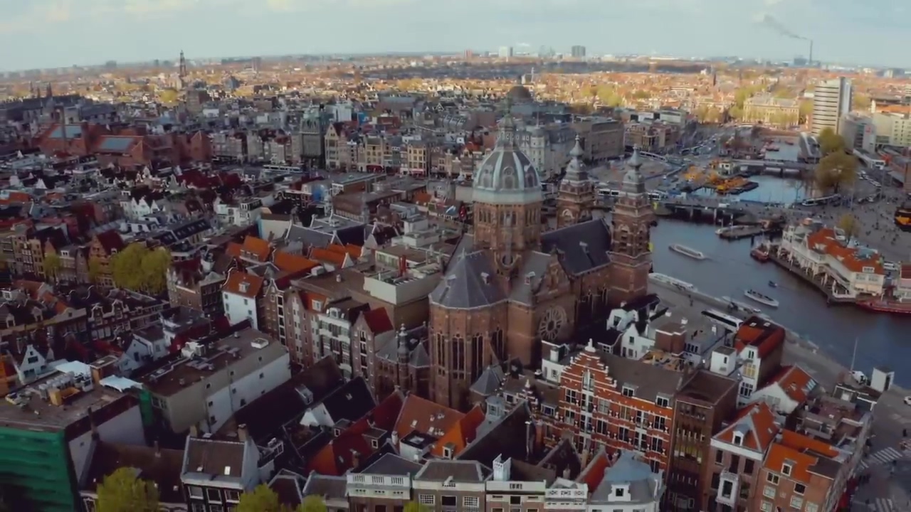 DUMPERT - Waarom is Nederland toch zo rijk?