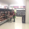 KFC medewerkers kopen kip in de supermarkt