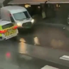 Noorse politie rijdt messenzwaaiert omver
