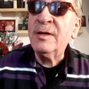Ome Aad doet Elvis met Ray Charles bril