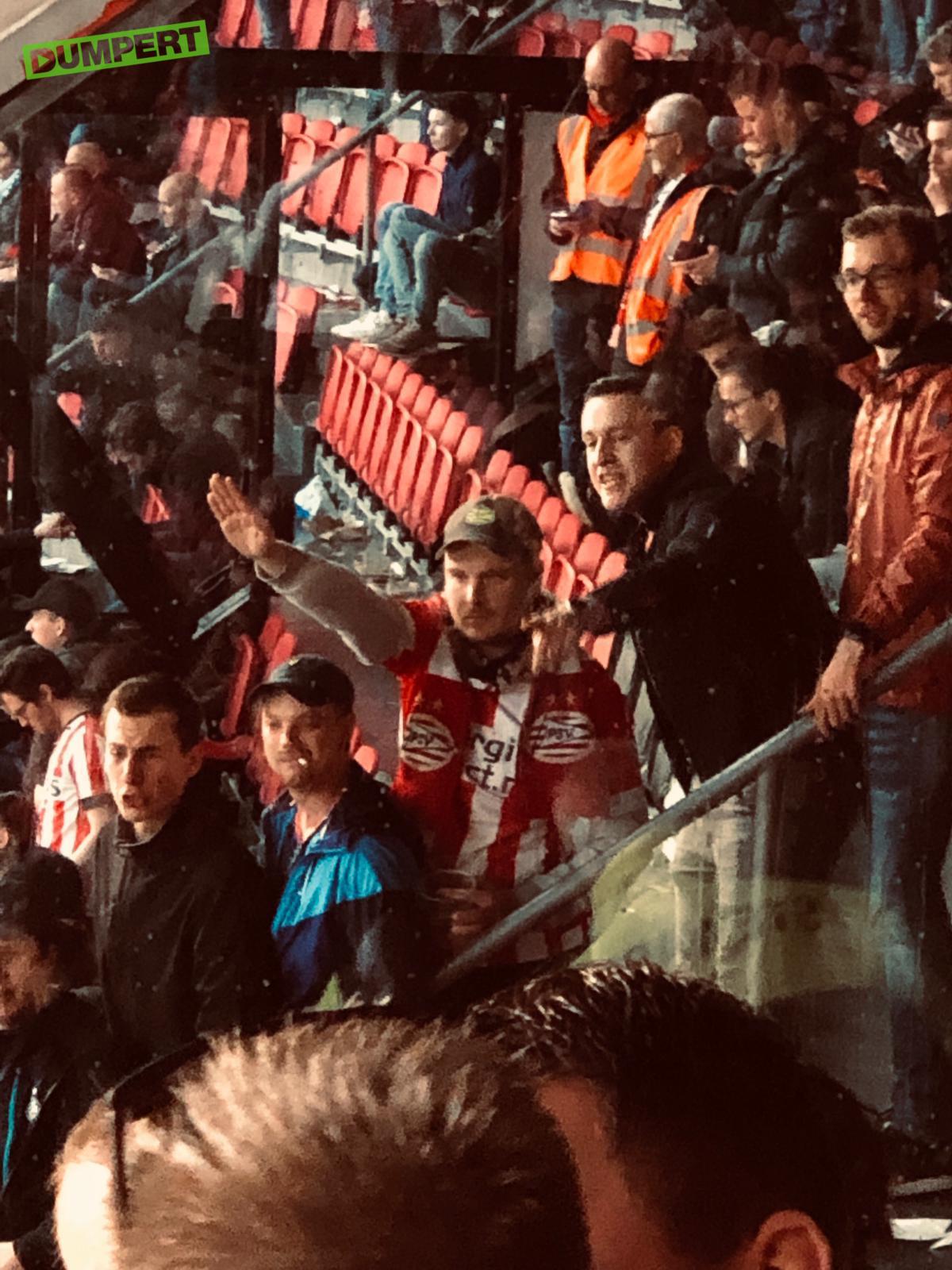 PSV-supporter kan niet tegen zijn verlies