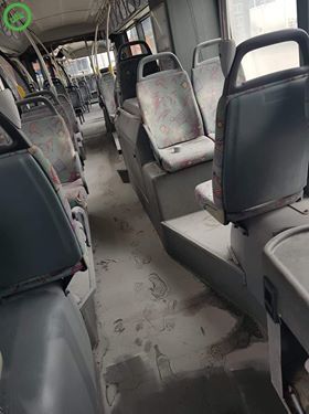 Kneusjes vernielen bussen