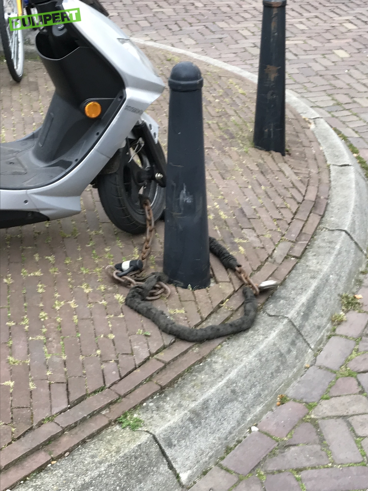 kralen nek Ruilhandel dumpert.nl - Scooter veilig op slot gezet