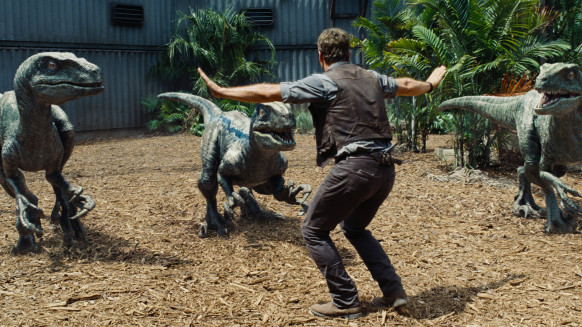 Dierenverzorgers doen massaal scene Jurassic World na