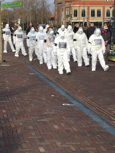 'Slavenmars'-wappies marcheren in Volendam