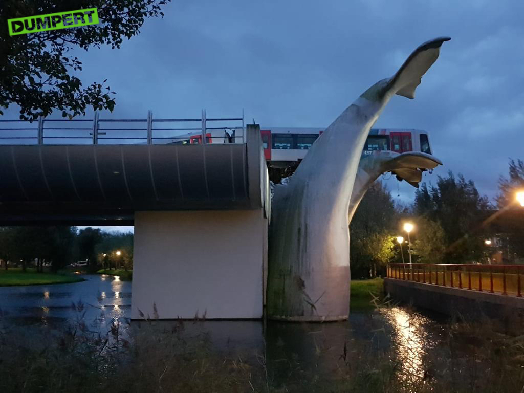Metro in Spijkenisse sloopt walvis
