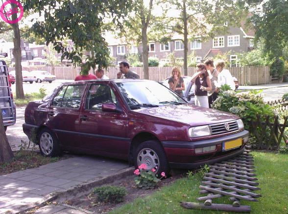 Auto parkeren in tuin (Nijmegen)
