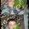 Jongen heel blij met plant