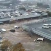Tsunami eet parkeergarage op
