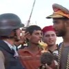 Libische rebel met kolonelspet Gadaffi