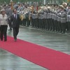 Hollande wordt de weg gewezen door Merkel