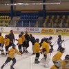 Coach schopt tegenstanders jeugdhockeyteam onderuit