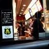 Baasmeneer doet bestelling bij McDonald's