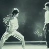 Bruce Lee doet het weer!