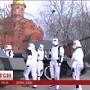 Russische Darth Vader doet inval in drugslab